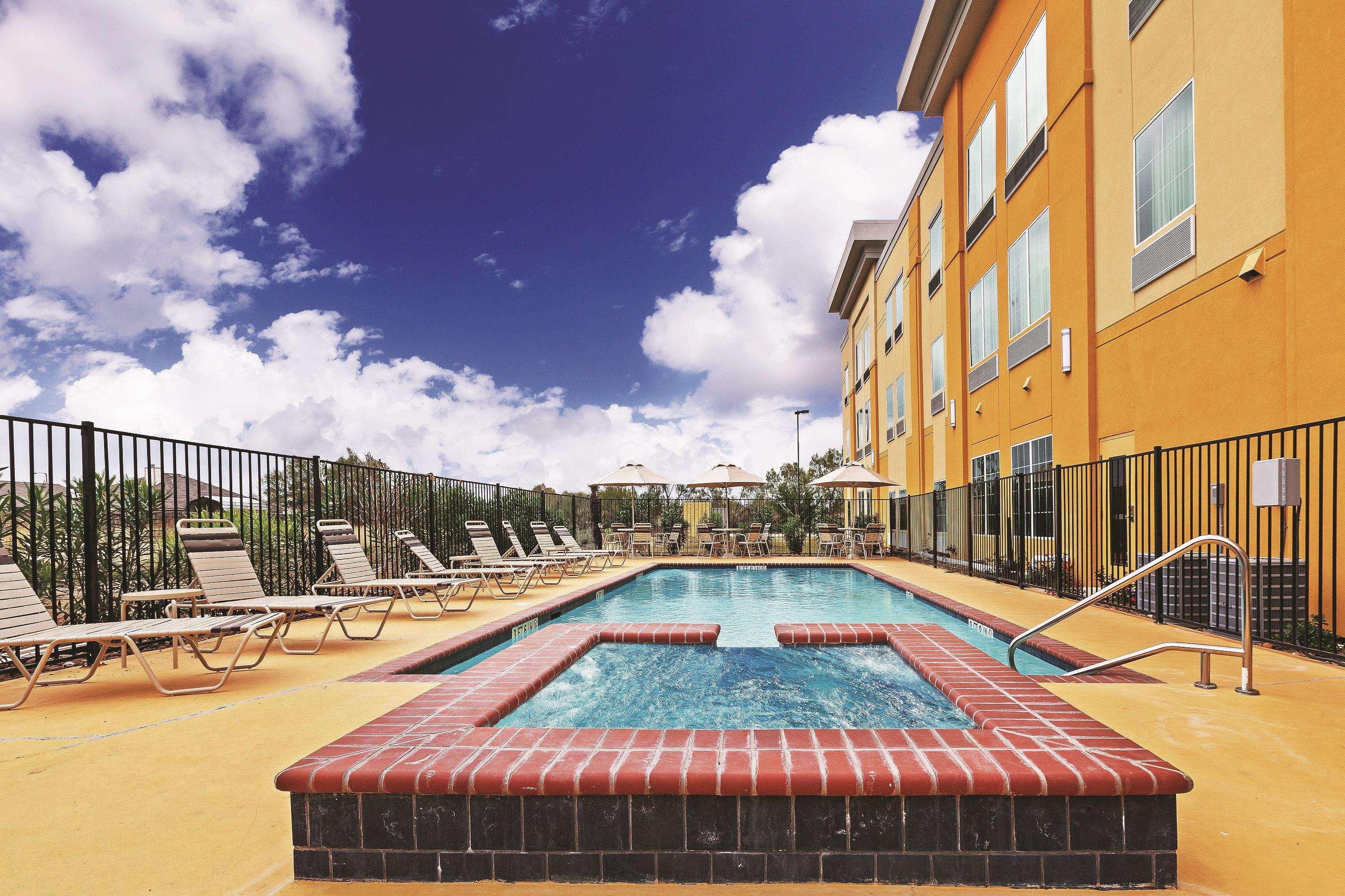 Hotel La Quinta By Wyndham Jourdanton - Pleasanton Exterior foto